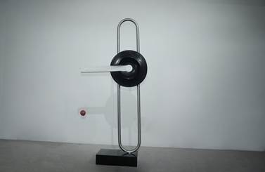 《停顿一秒》；尺寸：50CM×25CM×90CM